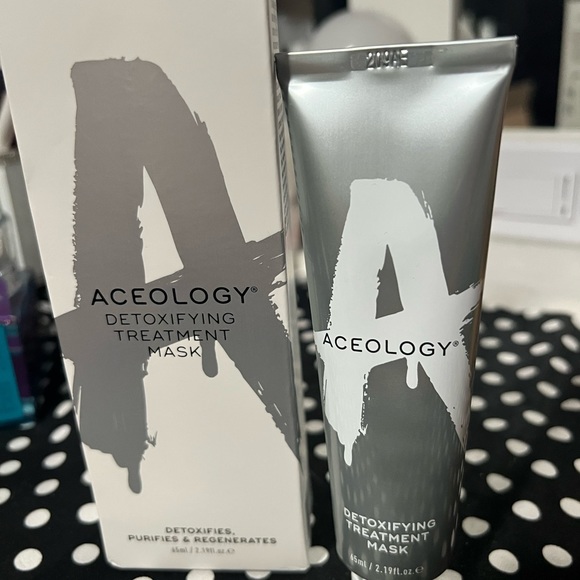New in box Aceology detoxifying treatment mask - Picture 1 of 8